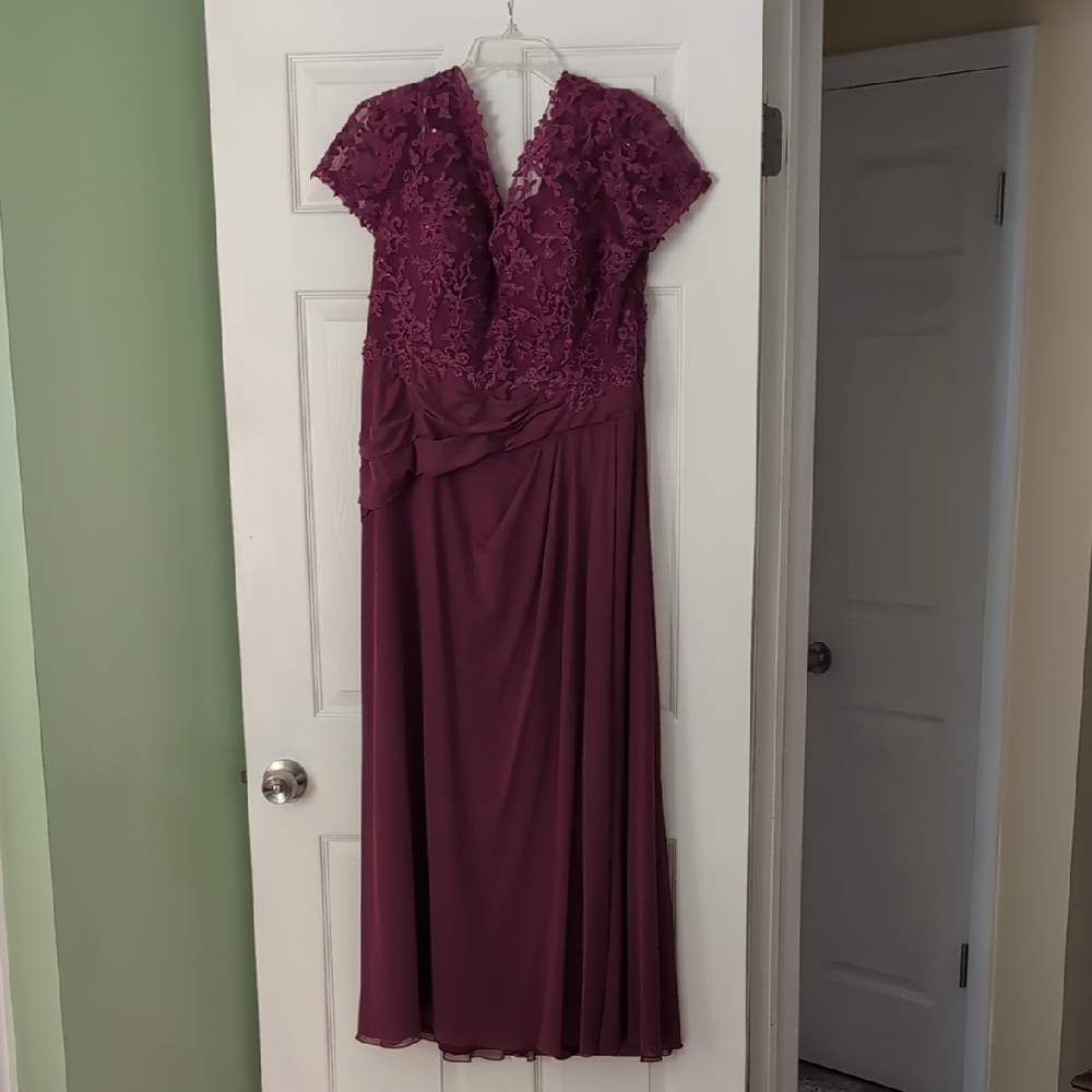 Jade Couture Cranberry Gown Women's Size 16